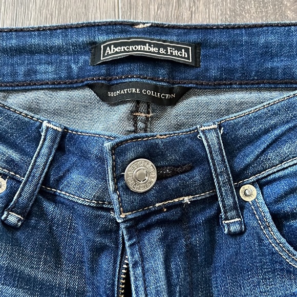 Abercrombie and Fitch Jean - Picture 4 of 5